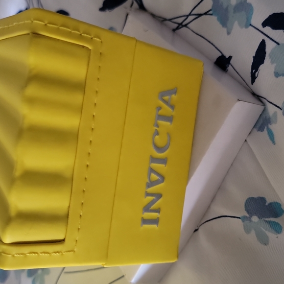 Men's Invicta Watch! Husband had it sized thinking he would like it. - Picture 5 of 5